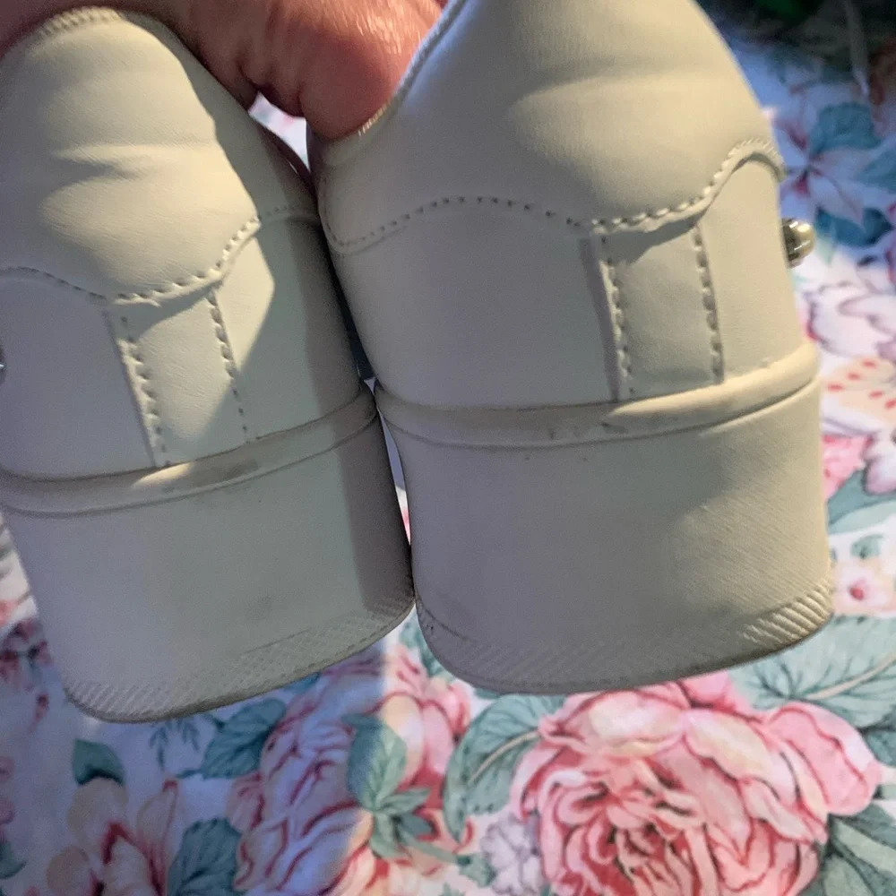 🎀SOLD🎀 Belows Memory Foam Women’s Sneakers Size 8 - Picture 4 of 9